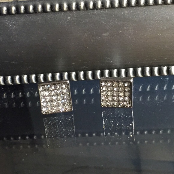 Really cute square shaped earrings!!💍 - Picture 1 of 2